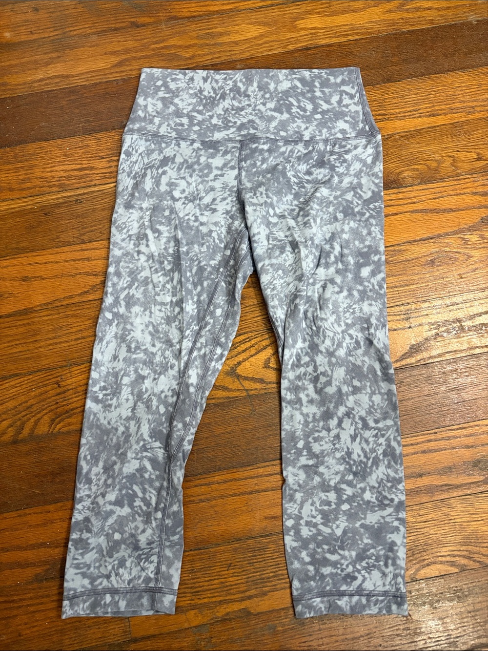 Lululemon cropped athletic leggings Align Crop 21 Summer Shade Ice Grey Multi 8